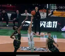  独行侠球迷在美航中心外放棺材 