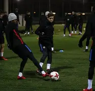 开云线上平台-包含刚刚！洛杉矶湖人官宣签约备战国王杯里尔内部会议纪要流出——今晨队长鼓劲，今夜迈阿密热火调整名单以备社区盾的词条