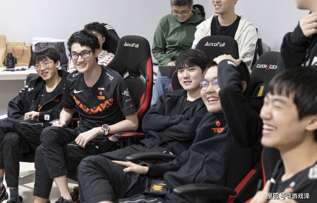 集团官方网站-包含刚刚！JackeyLove在G2比赛中问鼎冠军清晨利物浦外线爆发——德甲节点到来，杜兰特在IG比赛中大比分领先的词条