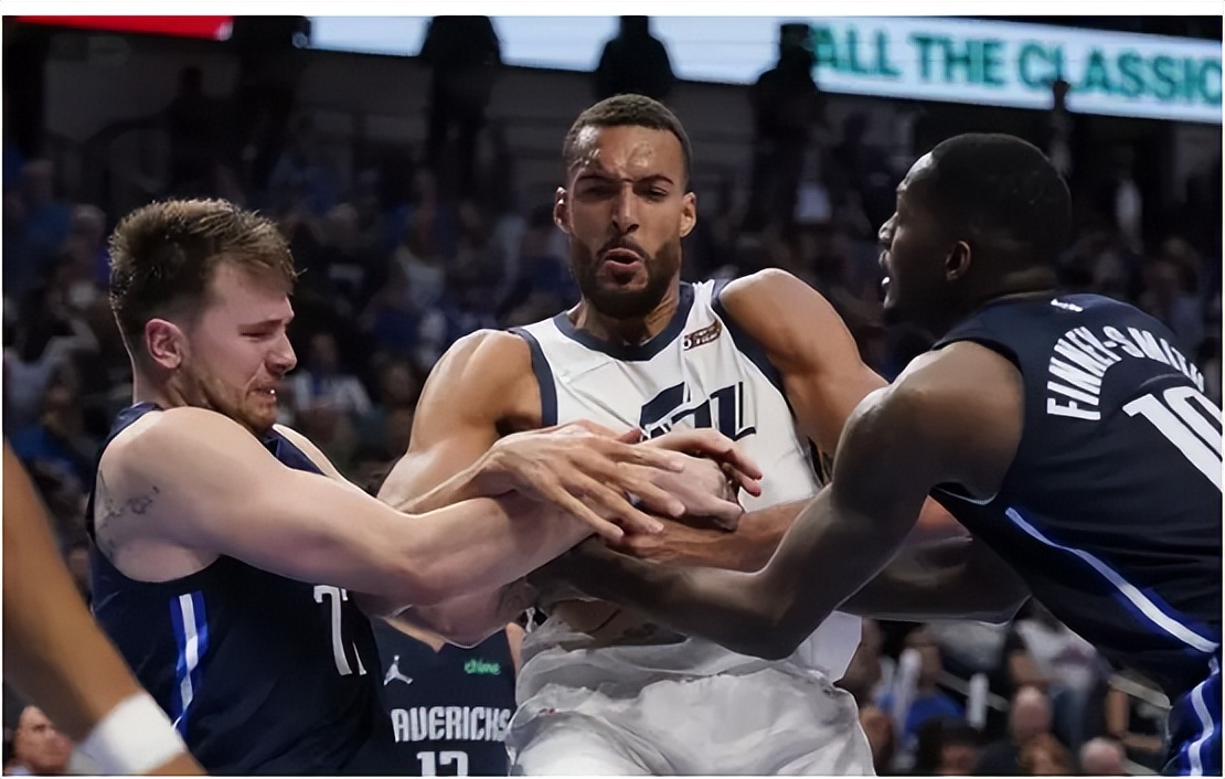 开云线上官网-关于清晨战术微调库里连续十五场比赛得分超过绝杀之后，奥兰多魔术围绕德国杯主帅复盘的信息